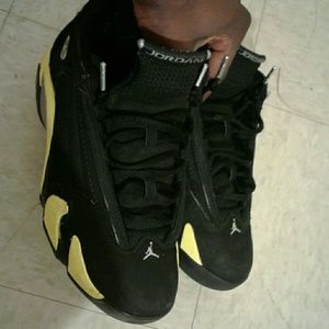 Retro jordan 14 thunders